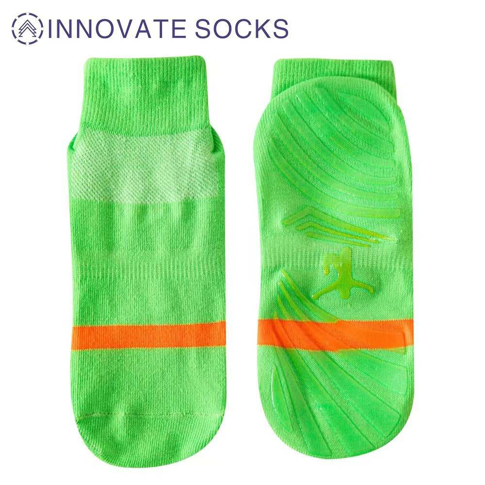 innovate in stock lightweight generic trampoline grip socks 2